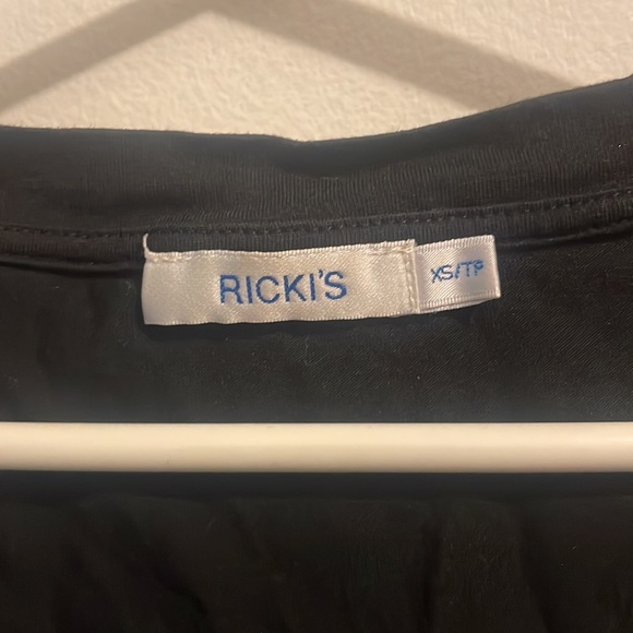 Ricki’s Black Flower Heart Tshirt - Picture 2 of 3